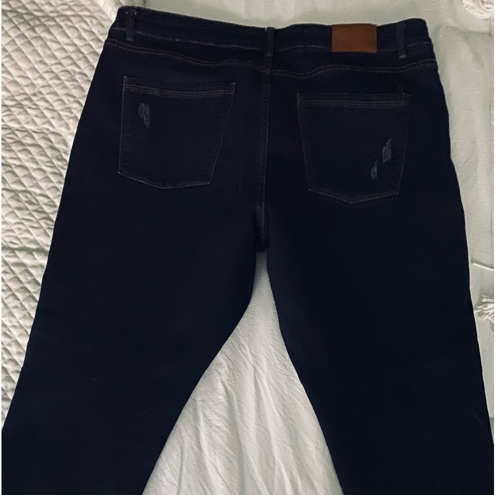 NWOT DIP Lightly Distressed Women’s Jeans